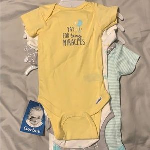 Newborn shortsleeve onesies